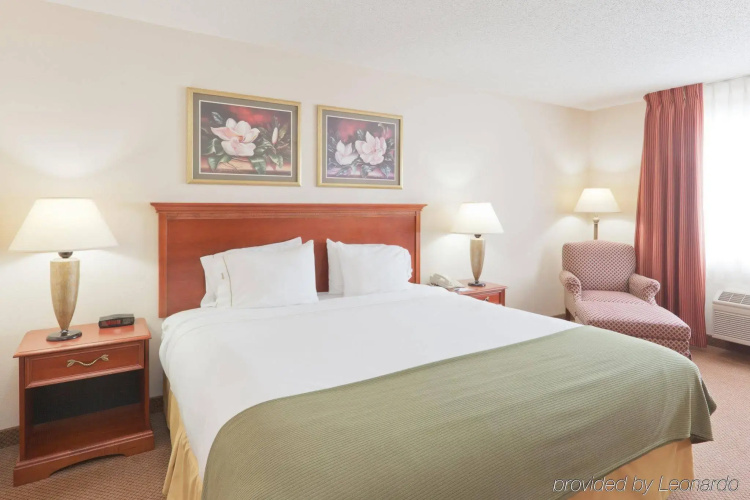 Holiday Inn Express Marshall by IHG