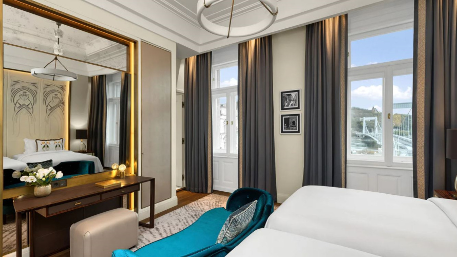 Twin room with Danube River view