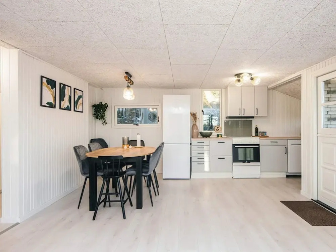 Family-friendly Cottage Near the Coast