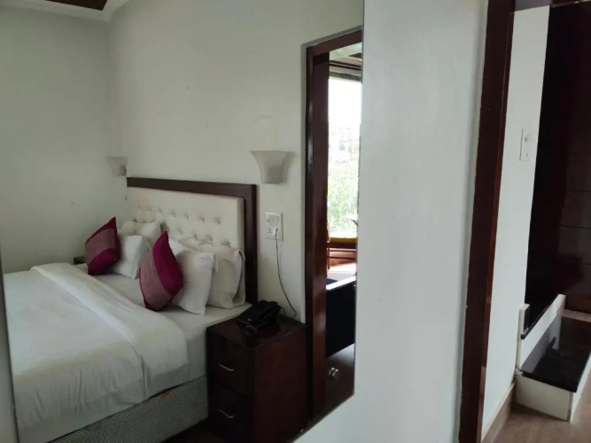 Hotel Guru Surbhi