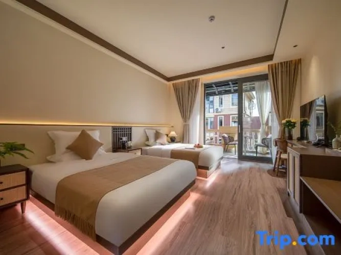 Standard Twin room with courtyard view