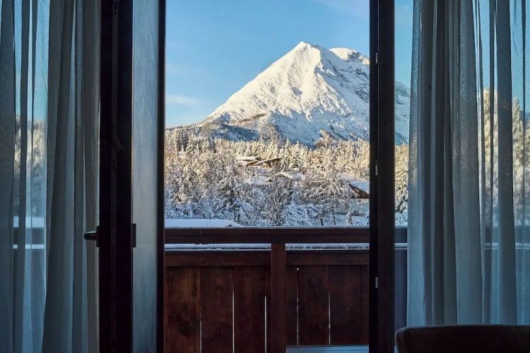 Standard Double room with balcony and with mountain view