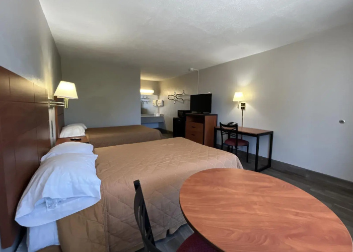 EZ Travel Inn