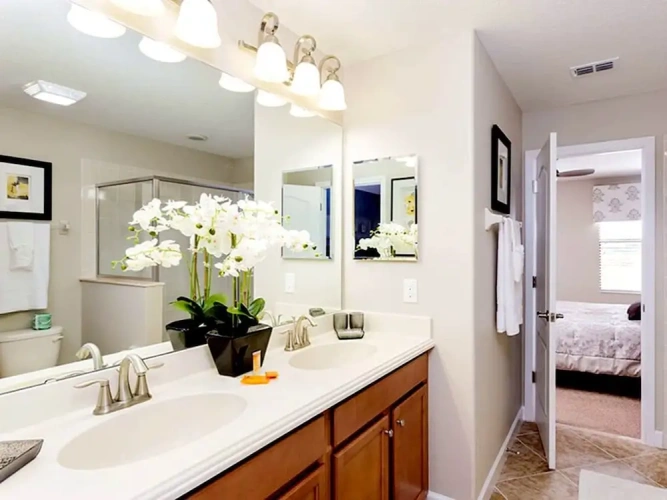 5 Bedrooms Cottage