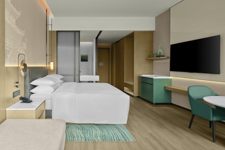 Standard Double room with city view