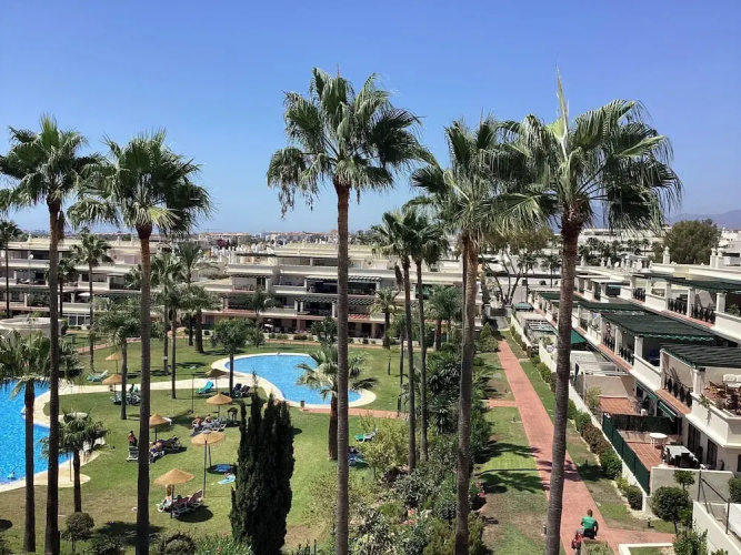 Marbella Retreat - 2 Beds - Sleeps 5 - Pool