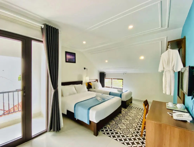 Grand Holiday Villa