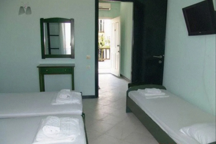 Nikos Apartments