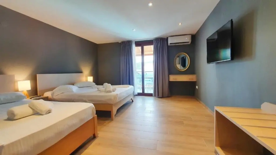 Standard Quadruple room with mountain view