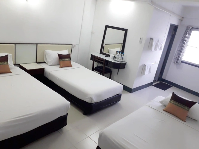 Standard Triple room