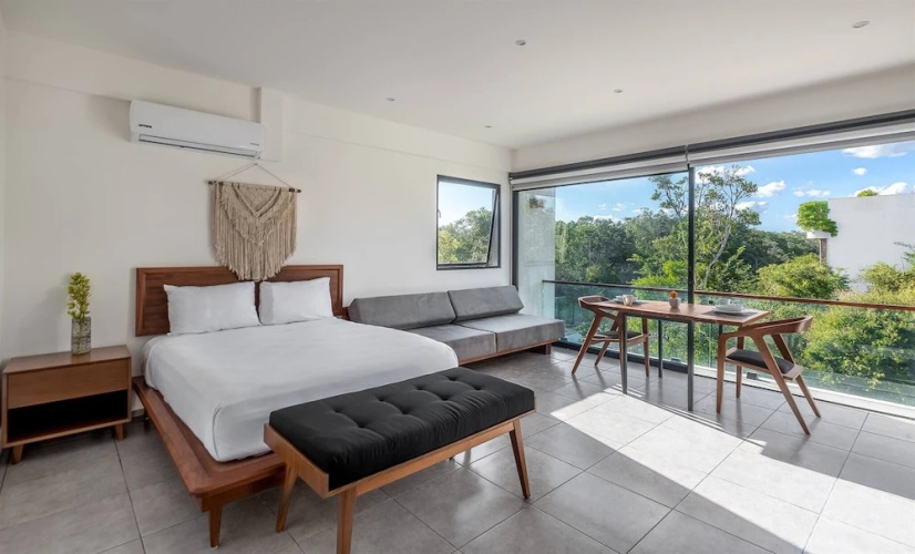 Unbeatable Located Spacious Loft With Amazing Roof