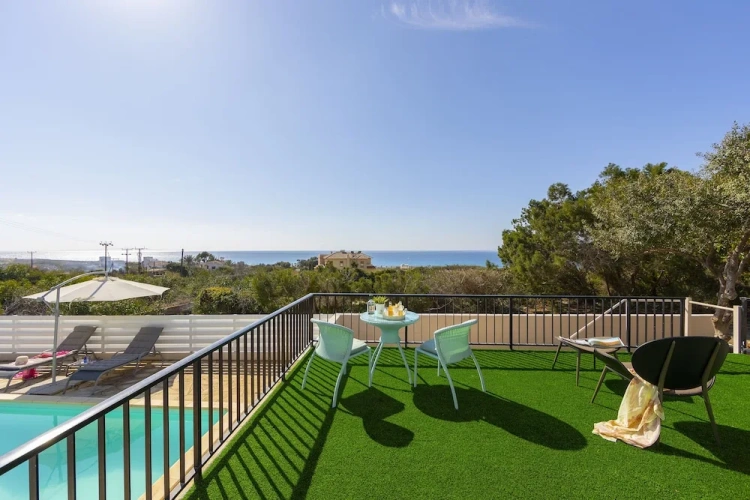 3 Bedrooms Villa with balcony