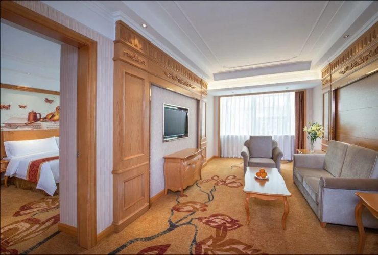 Venus Hotel Gongming Rainbow