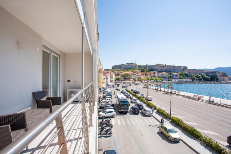 Apartment with sea view