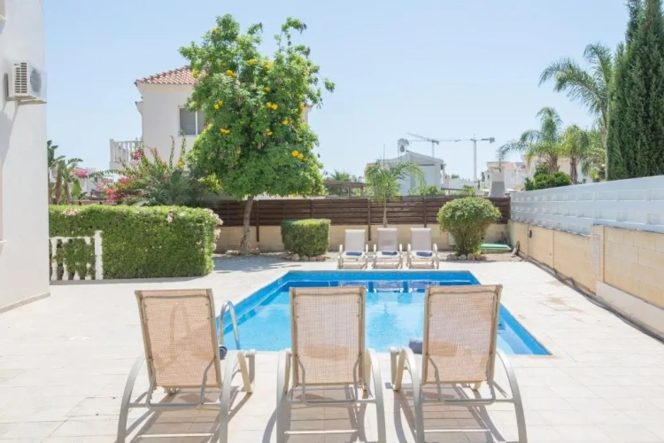 3 Bedrooms Villa