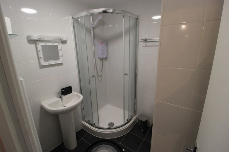 Flat 1 Palm Court