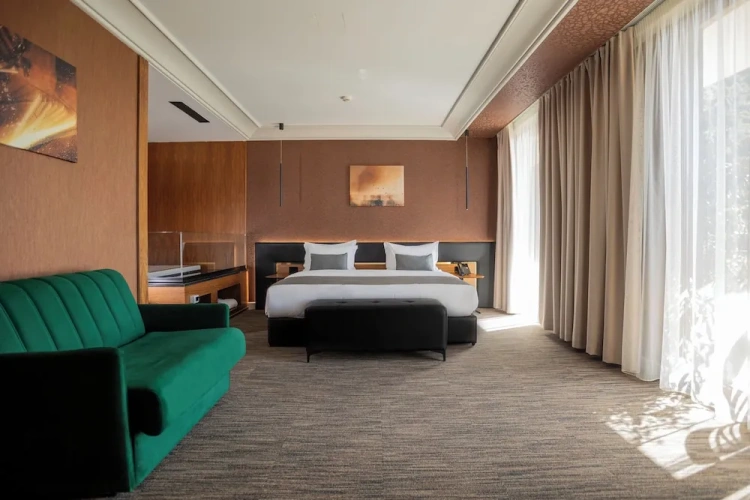 Superior Suite with balcony and with city view