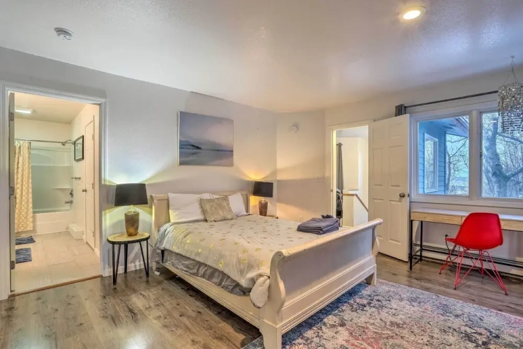 2 Bedrooms Apartment