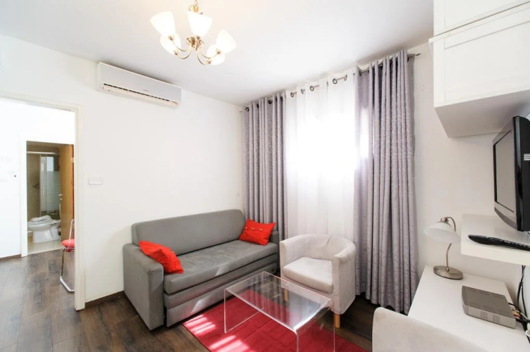 Star Apartments