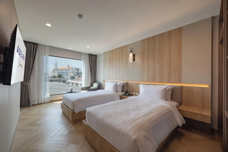 Premier Twin room with city view