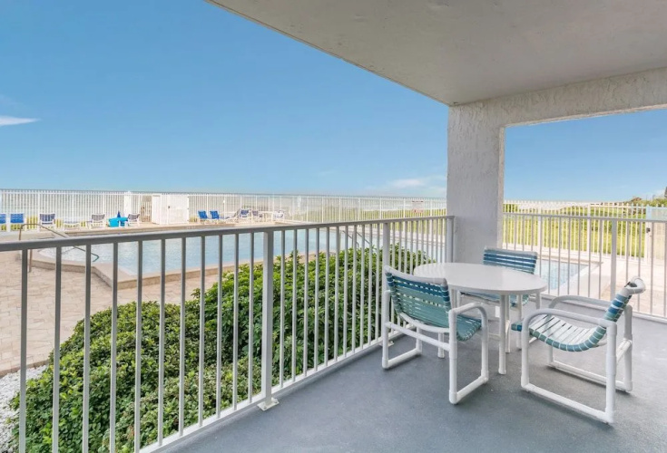OC104 - Ocean Condo by RedAwning