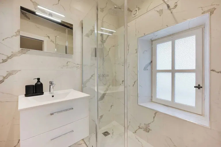 Charming Duplex in Marais for 2 People