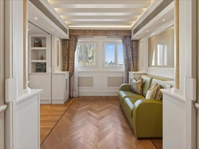 Suite with city view
