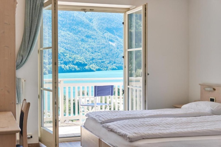 Standard Double room with lake view