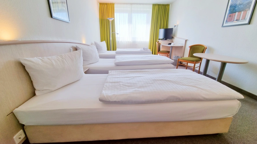 Standard Triple room