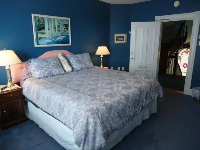 Mahogany Manor Bed & Breakfast
