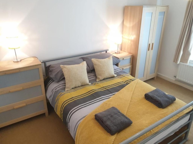 2 Bedrooms Apartment