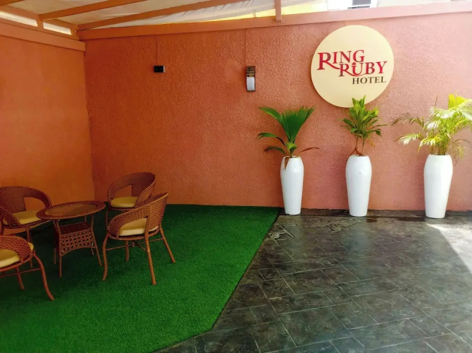 Ringruby Hotel, Eso Close