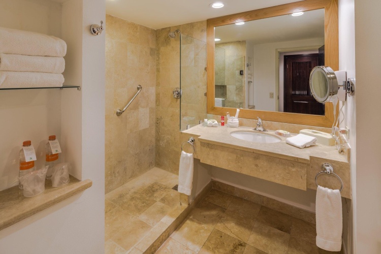 Standard Quadruple room with view