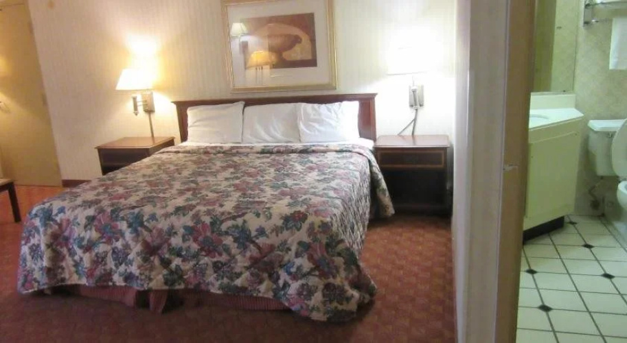 Governor's Inn & Suites