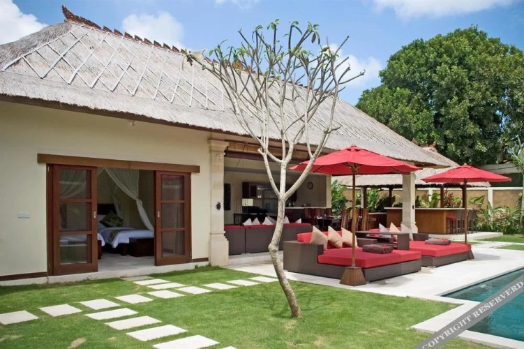 Villa JaclanOver view