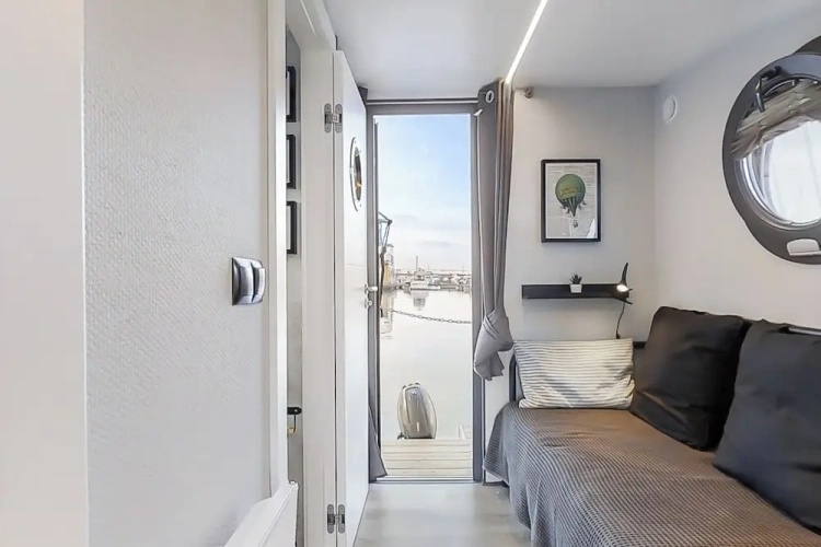 Comfort room