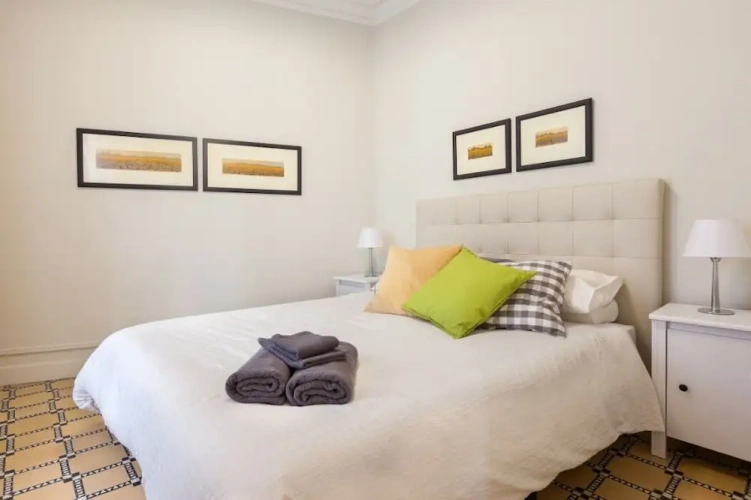 4 Bedrooms Business Apartment
