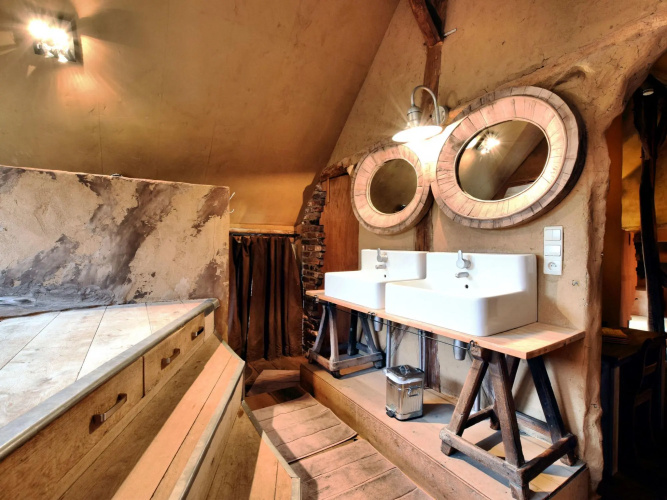 Relaxing Retreat Near Forests
