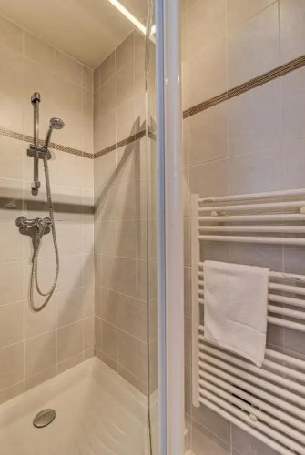 APARTMENT LE PARADIS 2 - ALPES TRAVEL - CENTRAL CHAMONIX (sleeps4-5)