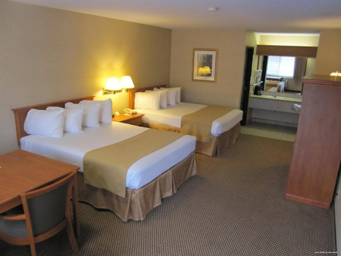 Oakridge Inn & Suites