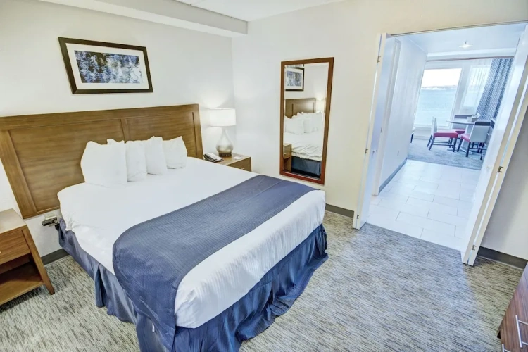 1 Bedroom Deluxe Suite