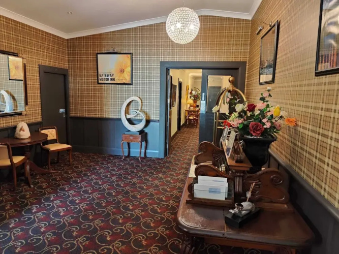 Gateway  Motor Inn