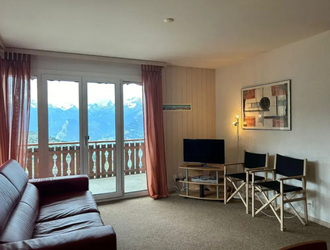 Apartment With Stunning Mountain View