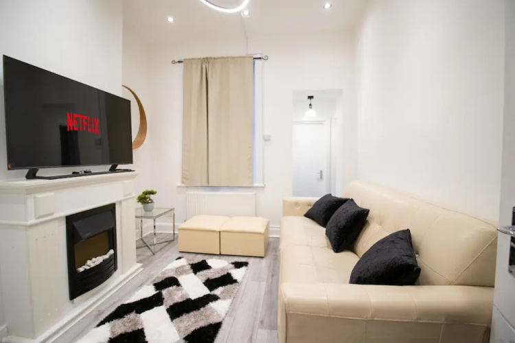 London Apt - Sleeps 4 - Parking - Wifi