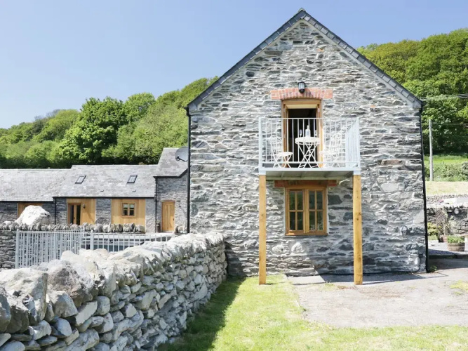 The Granary, Dee Valley Escape With hot tub