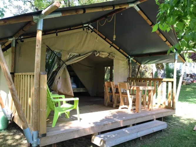 2 Bedrooms Family Tent with land view