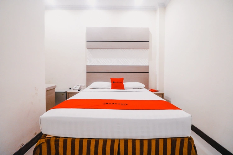 RedDoorz Plus near Makassar Town Square