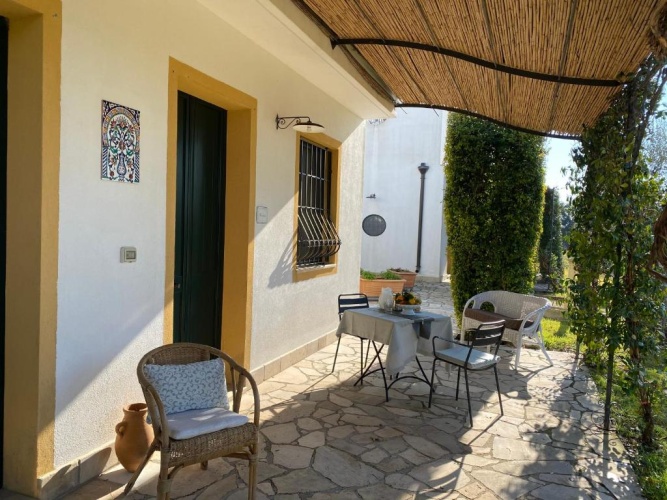 Standard Family room with garden view