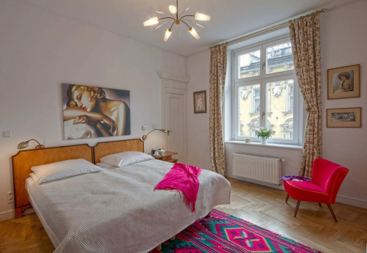 Crystal Suites Old Town