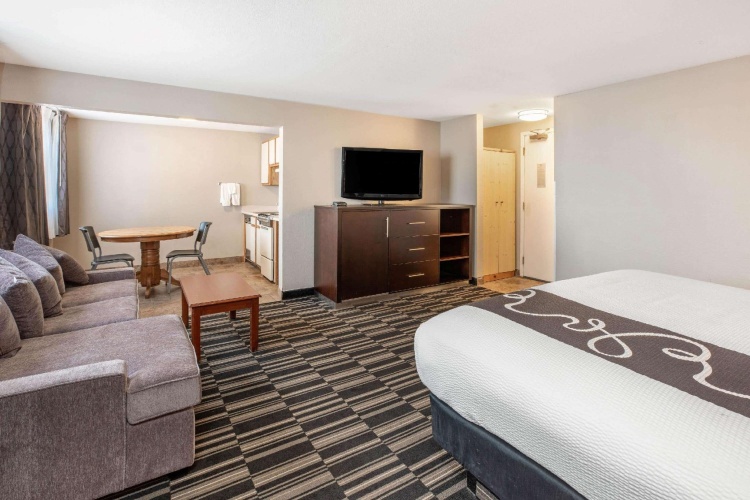 Deluxe Double Suite